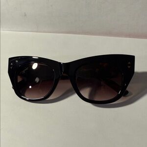 Chic Black Sunglasses